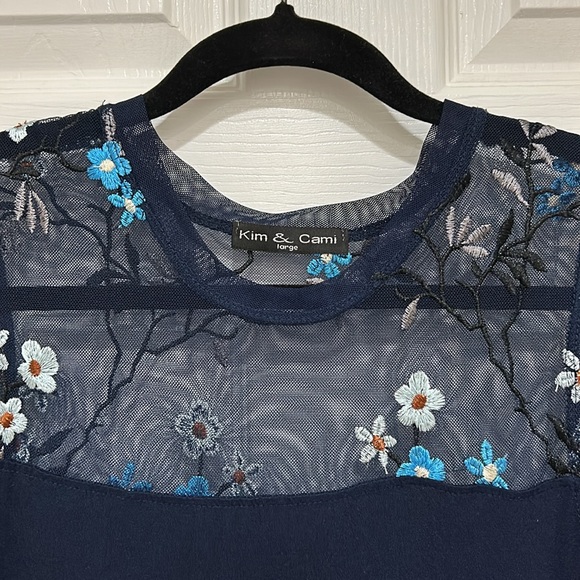 Women’s size Large tops - Picture 3 of 8